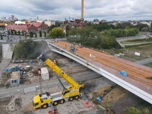 Most nad Wartą widziany z drona - w tle gazownia