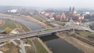most Chrobrego widziany z perspektywy lotu ptaka - widok w kierunku Ostrowa Tumskiego