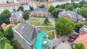 Odnowione dachy widziane z perspektywy drona