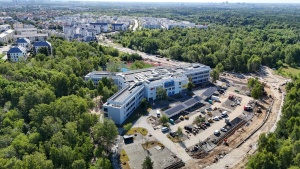 Plac budowy widziany od strony ul. Koszalińskiej - w tle osiedle Strzeszyn