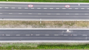 Południowa jezdni ul. Warszawskiej widziana z perspektywy lotu ptaka
