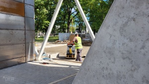 prace brukarskie przy nowej pływalni