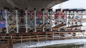 Podpory tymczasowe pod mostem Chrobrego