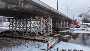 Podpory tymczasowe pod mostem Chrobrego