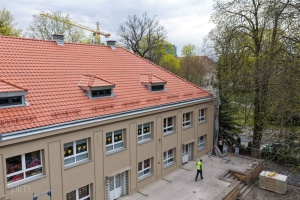 Budynek przedszkola widziany z lotu ptaka