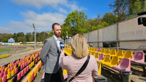 Viceprezes PIM Tomasz Płóciniczak podczas wywiadu