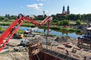 Betonowanie podpór mostu