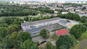 Szkoła Podstawowa nr 90 widziana z lotu ptaka