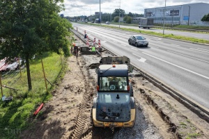 Prace przy budowie drogi dla rowerów na ul. Warszawskiej