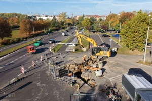 Maszyny budowlane podczas prac na placu budowy