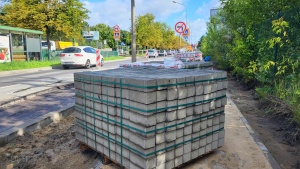 prace na ul. Reymonta - zbliżenie na kostkę brukową