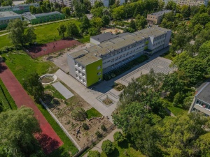 szkoła widziana z lotu ptaka