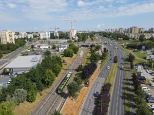 Plac budowy w rejonie ul. Mieszka I widziany z lotu ptaka - w tle panorama północnej części miasta