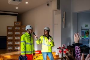 Prowadzący szkolenie podczas prelekcji