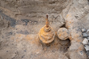 widok na ponad stuletni element sieci wodociągowej 