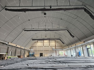 wnętrze powstającej hali judo 