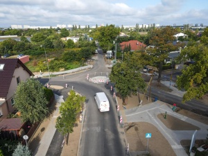 Przebudowane skrzyżowanie oraz nowe chodniki i fragment drogi rowerowej
