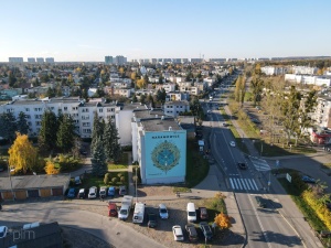 Gotowy mural na ul. Tyrwackiej widziany z perspektywy lotu ptaka