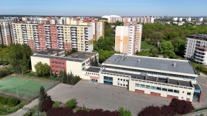 budynek SP 72 widziany z lotu ptaka