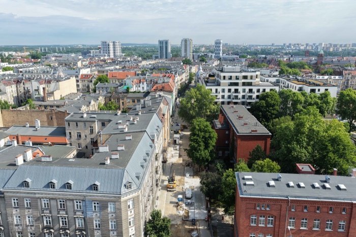 Zdjęcie z lotu ptaka obrazujące trwające roboty budowlane